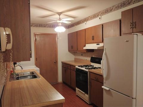 956 Pebble Dr, Wheeling, IL 60090 photo 2