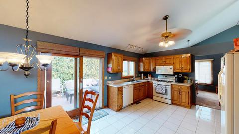 925 W Lark St, Peotone, IL 60468 photo 6