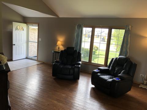 809 Edgewater Dr, Minooka, IL 60447 photo 2