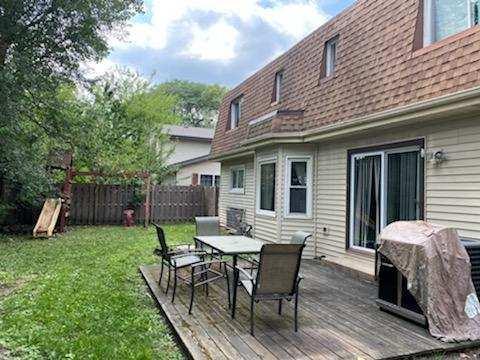 225 E Manchester Dr, Wheeling, IL 60090 photo 2