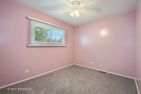 690 Baxter Ln, Hoffman Estates, IL 60169 photo 8
