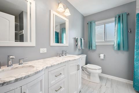 690 Baxter Ln, Hoffman Estates, IL 60169 photo 10