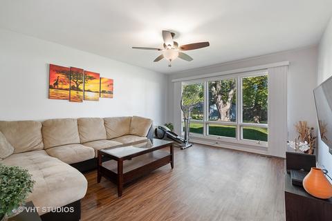 690 Baxter Ln, Hoffman Estates, IL 60169 photo 2