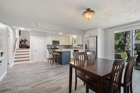 690 Baxter Ln, Hoffman Estates, IL 60169 photo 6