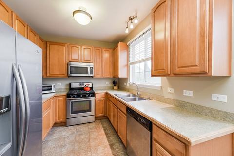 569 Declaration Ln, Aurora, IL 60502 photo 2