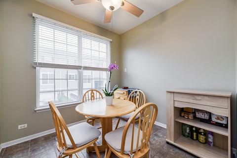 569 Declaration Ln, Aurora, IL 60502 photo 4