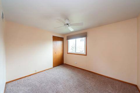 684 Cedarwood Ct, Wheeling, IL 60090 photo 8