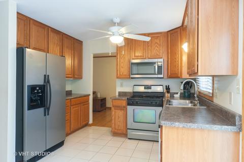 684 Cedarwood Ct, Wheeling, IL 60090 photo 4