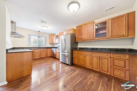 835 Sheldon Ct #A, Wheaton, IL 60189 photo 9