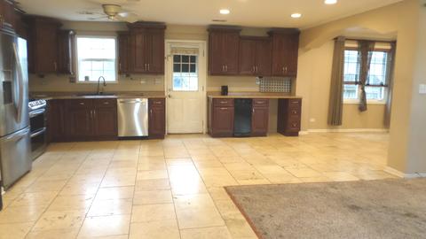 285 W Thacker St, Hoffman Estates, IL 60169 photo 3