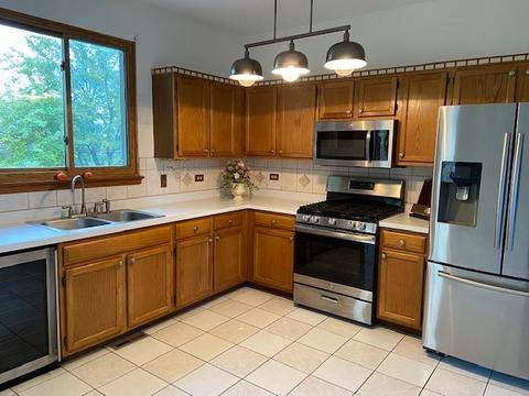 1917 Carrier Cir, Plainfield, IL 60586 photo 8