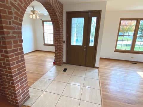 1917 Carrier Cir, Plainfield, IL 60586 photo 5