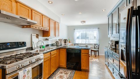 7560 Heritage Ct, Summit, IL 60501 photo 9