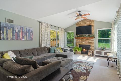 263 Brittany Trl, Elgin, IL 60120 photo 4