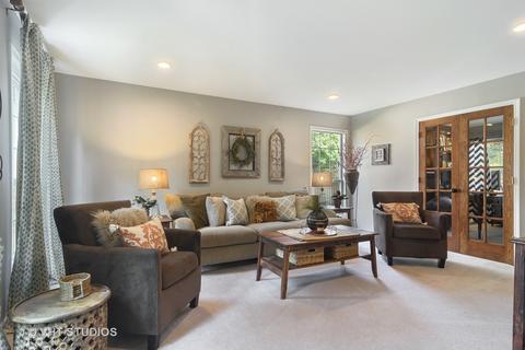 263 Brittany Trl, Elgin, IL 60120 photo 2
