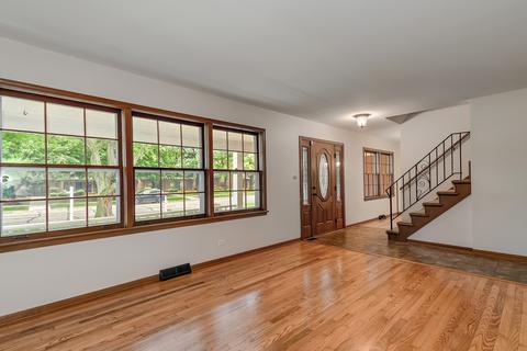 7516 Sheridan Dr, Willowbrook, IL 60527 photo 4