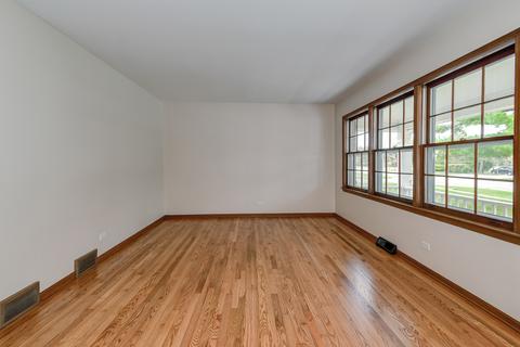7516 Sheridan Dr, Willowbrook, IL 60527 photo 3