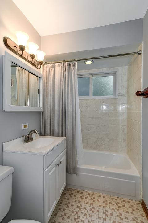 7516 Sheridan Dr, Willowbrook, IL 60527 photo 19