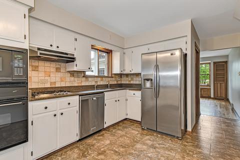 7516 Sheridan Dr, Willowbrook, IL 60527 photo 8