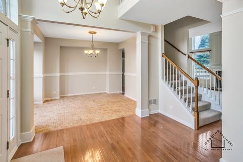 4630 Whitehall Ln, Algonquin, IL 60102 photo 8