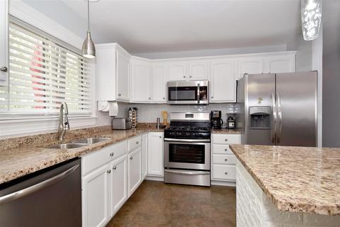 813 Prairie Ave, Bartlett, IL 60103 photo 8