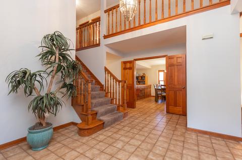 1675 Charlemagne Dr, Hoffman Estates, IL 60192 photo 3