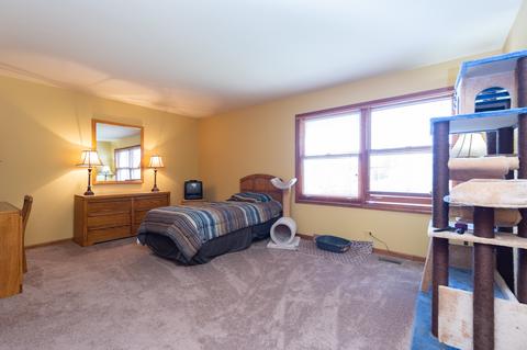 1675 Charlemagne Dr, Hoffman Estates, IL 60192 photo 17