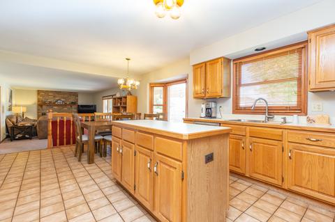 1675 Charlemagne Dr, Hoffman Estates, IL 60192 photo 7