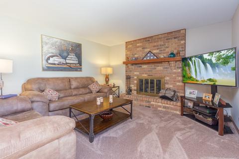 1675 Charlemagne Dr, Hoffman Estates, IL 60192 photo 11