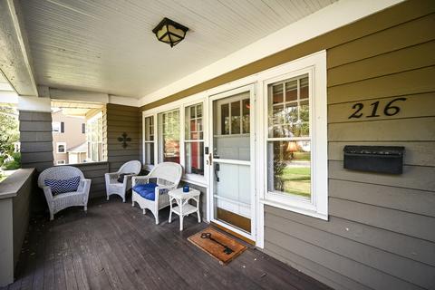 216 S Prospect St, Wheaton, IL 60187 photo 2