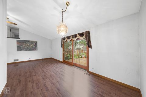 305 Mansfield Ct, Bartlett, IL 60103 photo 3