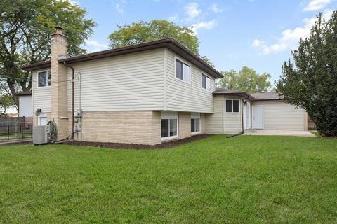 715 Devonshire Dr, Des Plaines, IL 60018 photo 24
