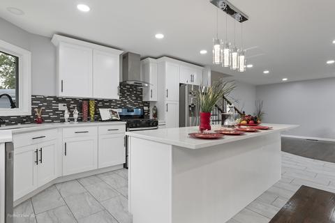 715 Devonshire Dr, Des Plaines, IL 60018 photo 5