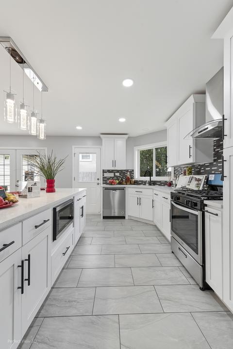 715 Devonshire Dr, Des Plaines, IL 60018 photo 7