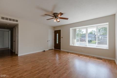 1108 Hecker Dr, Elgin, IL 60120 photo 3
