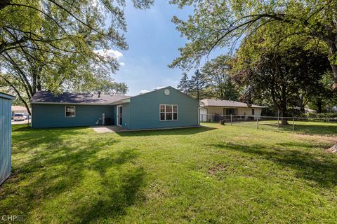 1108 Hecker Dr, Elgin, IL 60120 photo 2