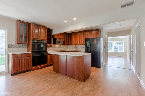 1108 Hecker Dr, Elgin, IL 60120 photo 4