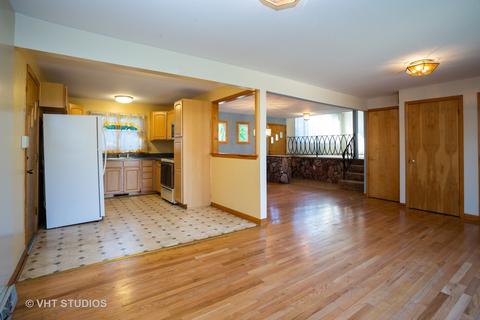 664 Polynesian Dr, Des Plaines, IL 60016 photo 4