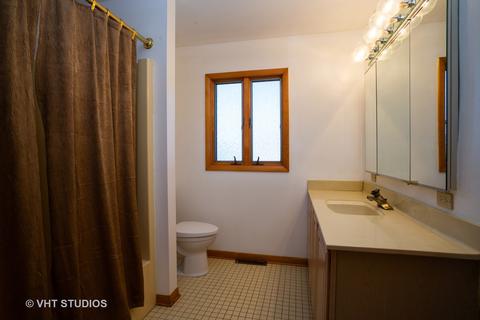 664 Polynesian Dr, Des Plaines, IL 60016 photo 10
