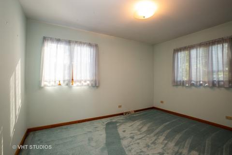 664 Polynesian Dr, Des Plaines, IL 60016 photo 8