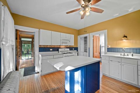 564 Division St, Elgin, IL 60120 photo 10