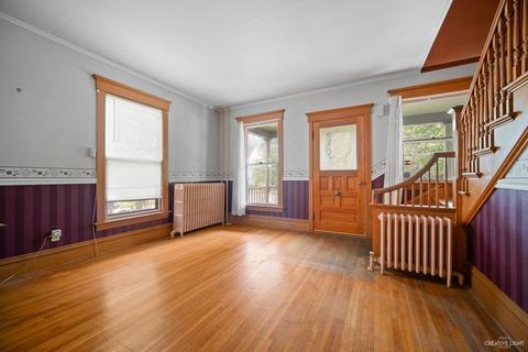 564 Division St, Elgin, IL 60120 photo 5