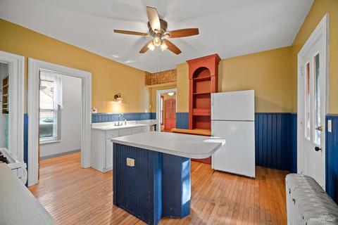 564 Division St, Elgin, IL 60120 photo 11