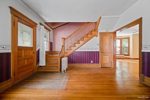 564 Division St, Elgin, IL 60120 photo 4
