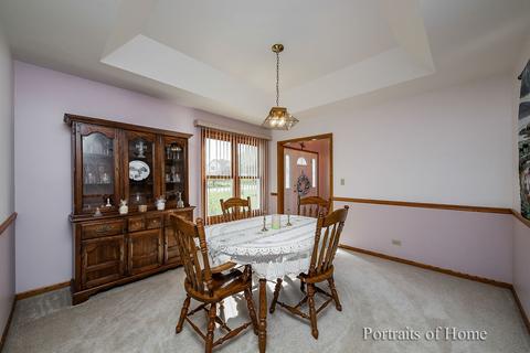 746 Braintree Ln, Bartlett, IL 60103 photo 4