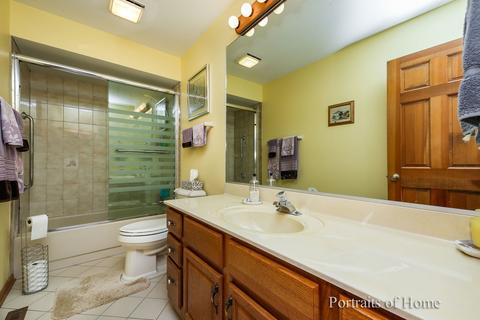 746 Braintree Ln, Bartlett, IL 60103 photo 17