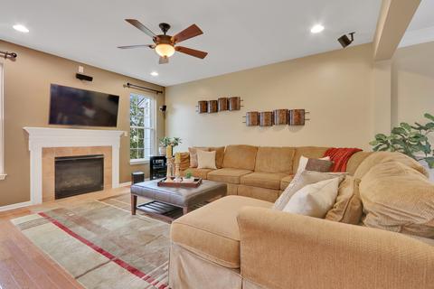 1119 Pine Valley Ct, Elgin, IL 60124 photo 9