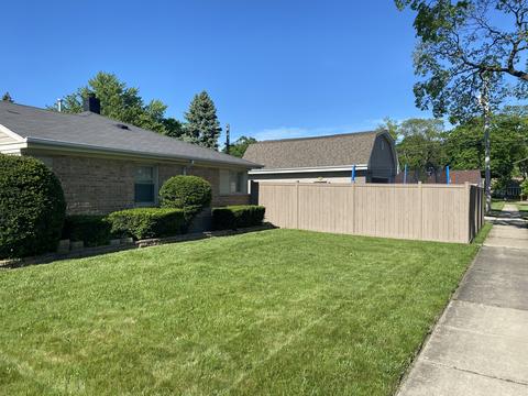 989 E Grant Dr, Des Plaines, IL 60016 photo 2