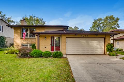 2006 E Woodview Dr, Mount Prospect, IL 60056 photo 2