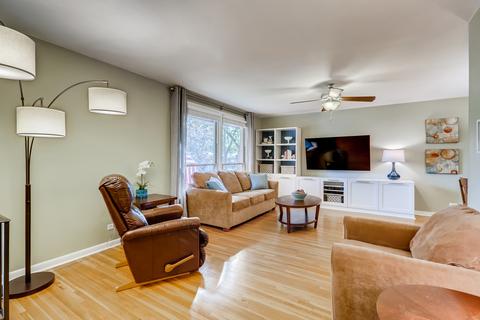 2006 E Woodview Dr, Mount Prospect, IL 60056 photo 5